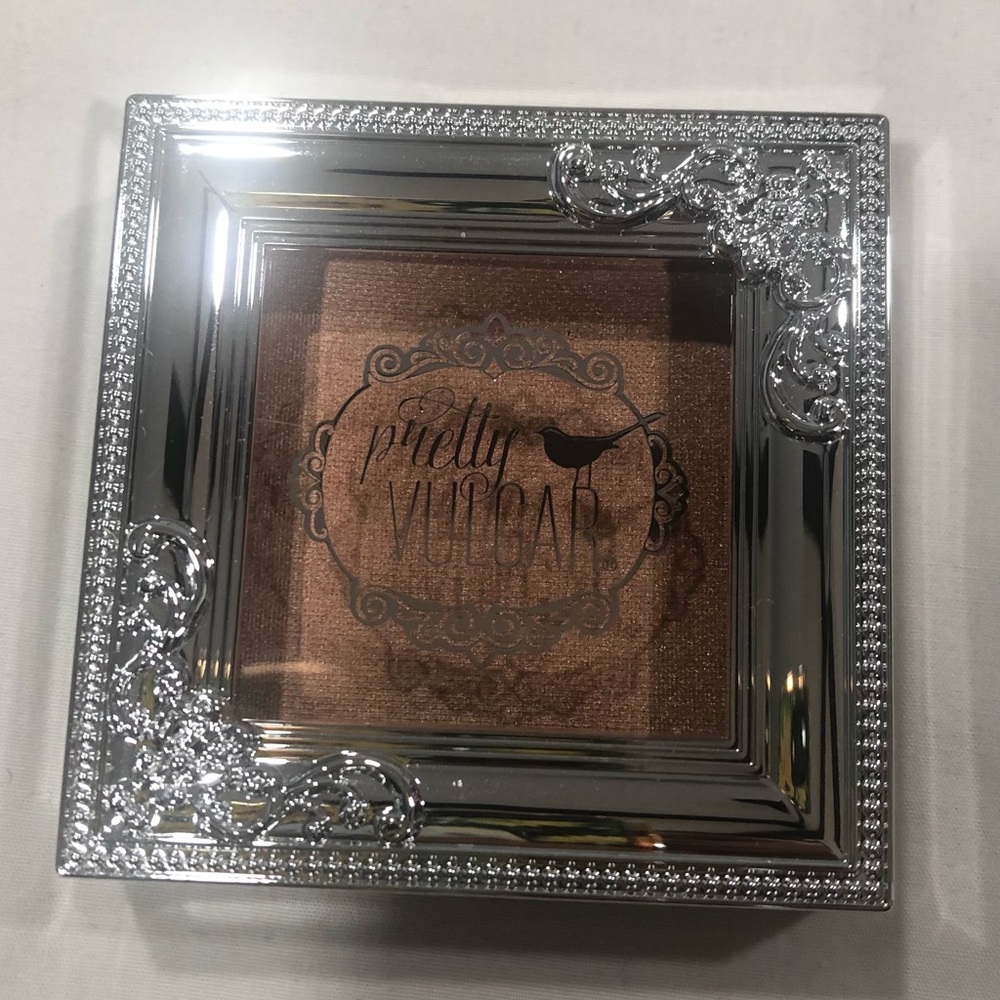 New* Pretty Vulgar Shimmering Swan Highlighter * - Picture 4 of 8